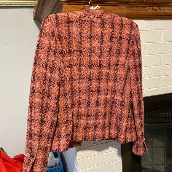Authentic pink and brown Chanel jacket, size 2. - Picture 4 of 7